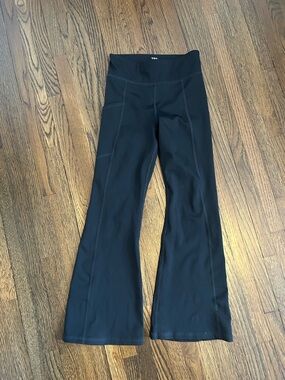 Girls Abercrombie flare leggings black size 7/8 short